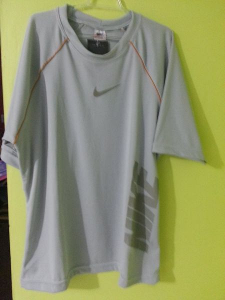 Camiseta Nike tecido leve